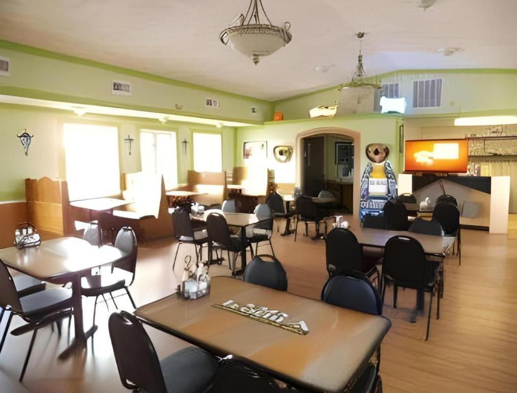 Days Inn By Wyndham West Branch Iowa City Area Ngoại thất bức ảnh