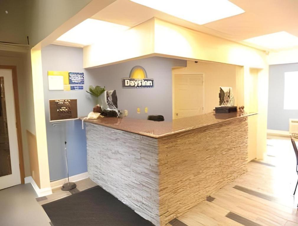 Days Inn By Wyndham West Branch Iowa City Area Ngoại thất bức ảnh
