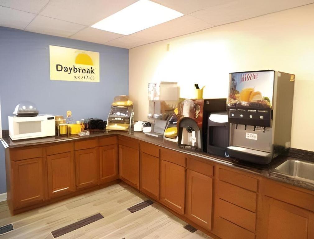 Days Inn By Wyndham West Branch Iowa City Area Ngoại thất bức ảnh