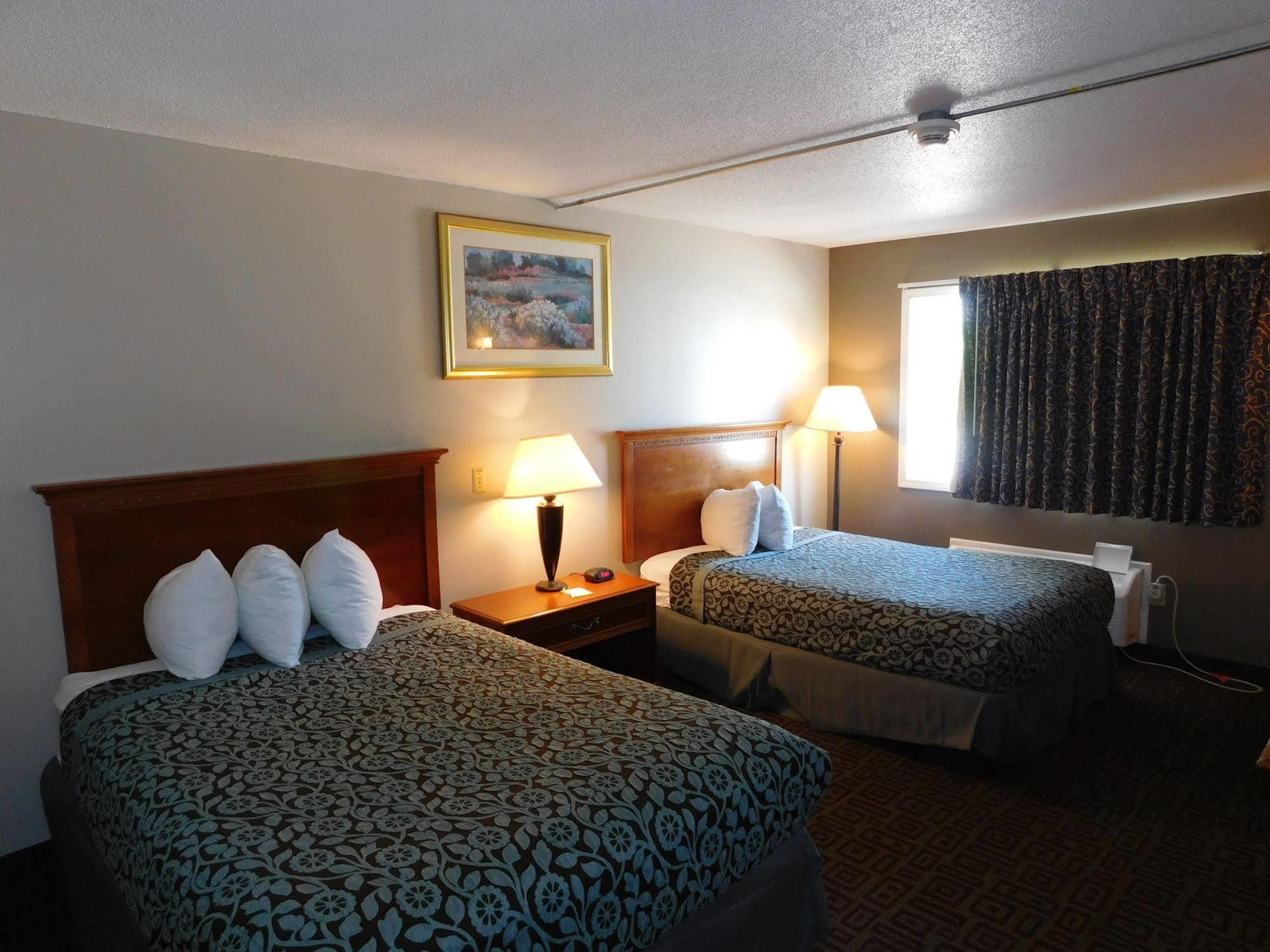 Days Inn By Wyndham West Branch Iowa City Area Ngoại thất bức ảnh