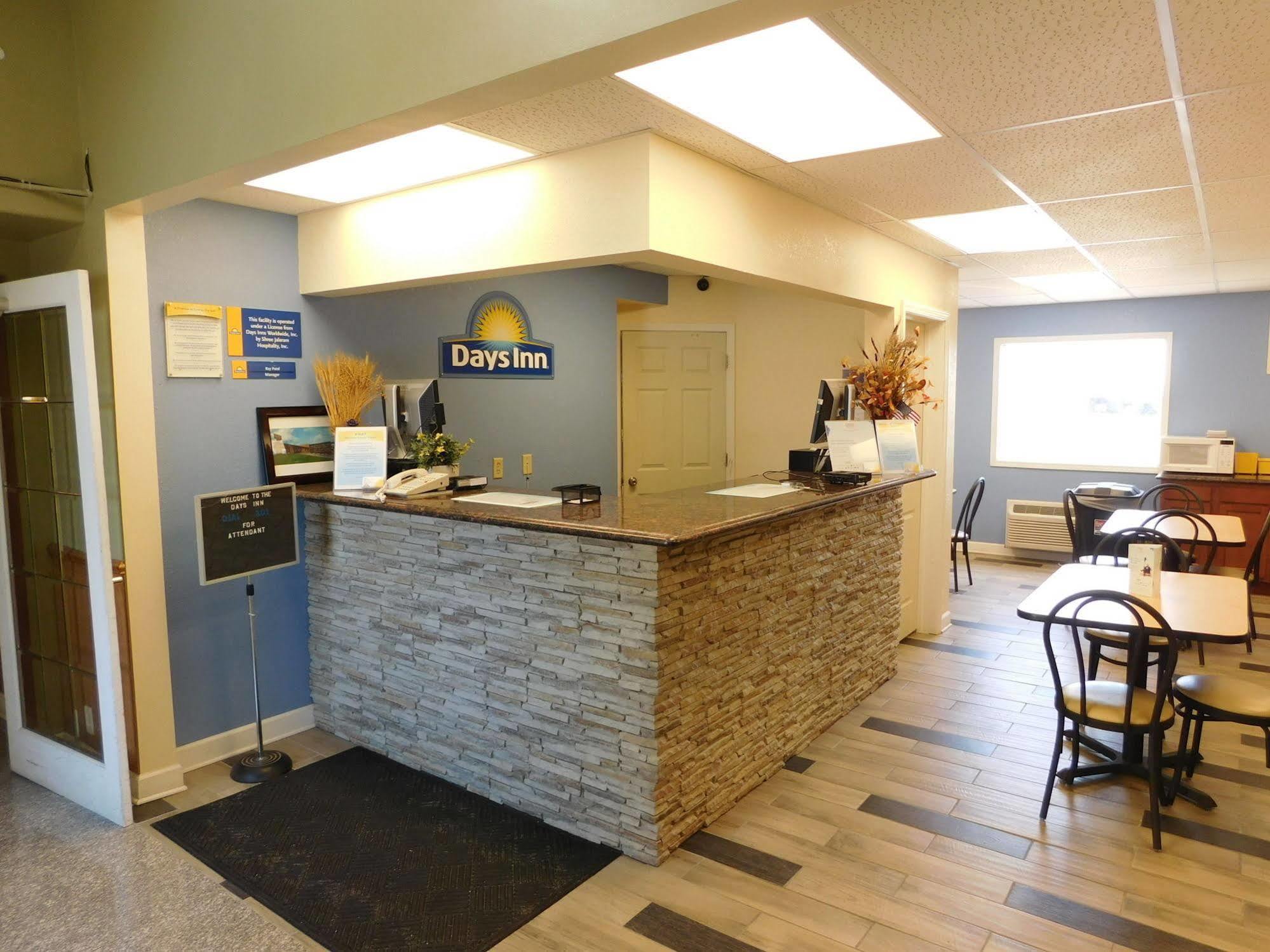 Days Inn By Wyndham West Branch Iowa City Area Ngoại thất bức ảnh
