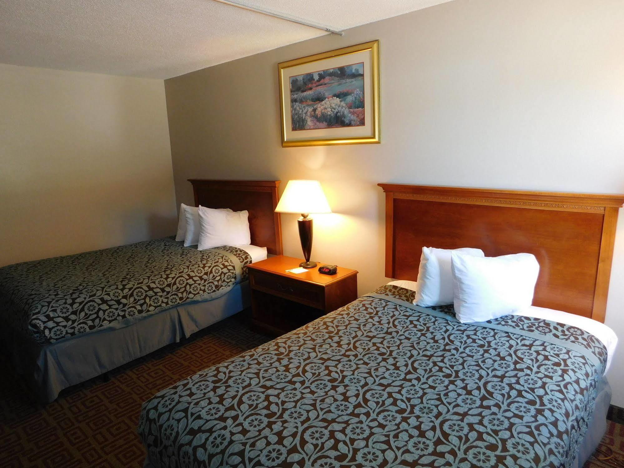 Days Inn By Wyndham West Branch Iowa City Area Ngoại thất bức ảnh